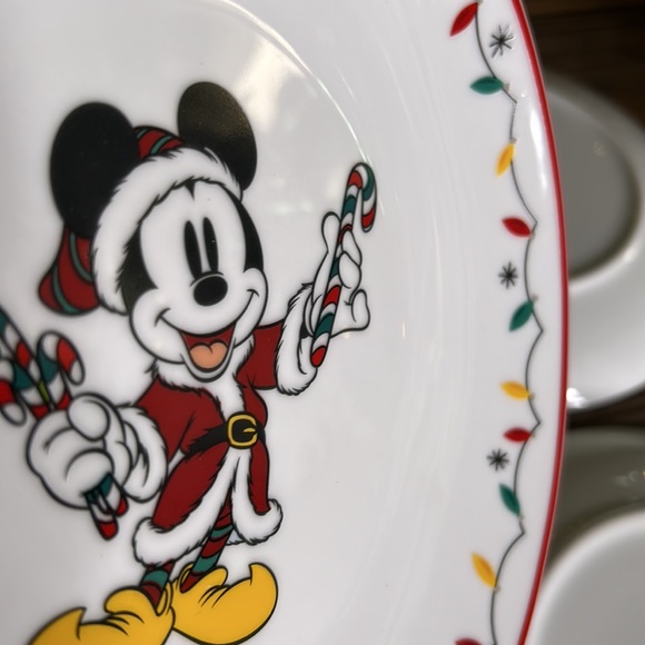 Disney Mickey Mouse and Minnie Mouse Holiday Plates, Set of 4 🎄 - Picture 11 of 13